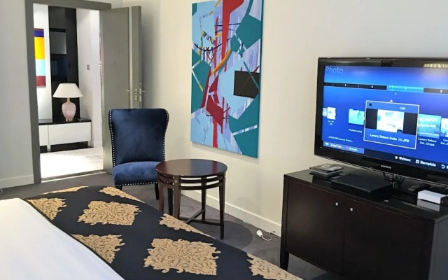 MONDRIAN Luxury Suites UNESCO Old Town