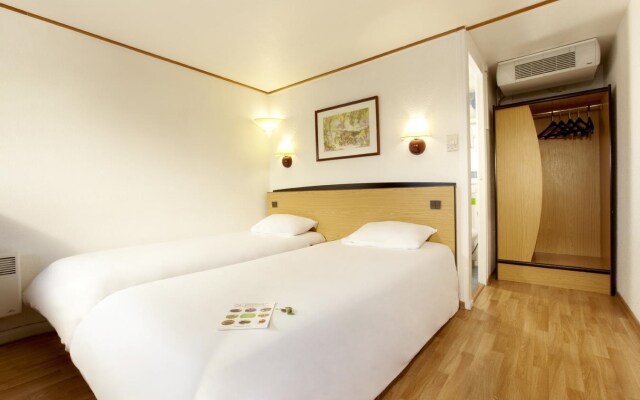 Kyriad Le Blanc Mesnil Hotel