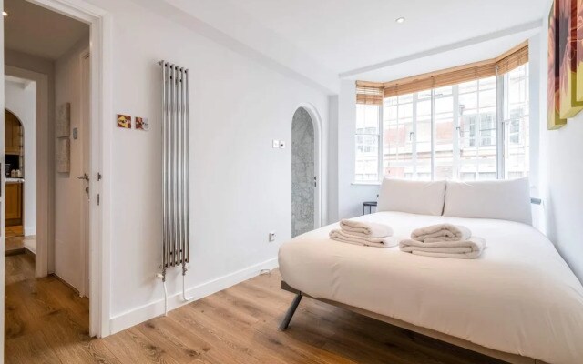 Serviced Chelsea Flat
