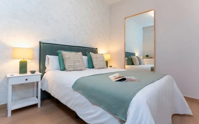 Nice apt With Terrace in Malaga Trinidad Grund B