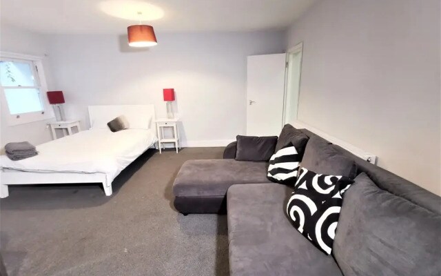 Spacious 2 bed flat in Camden