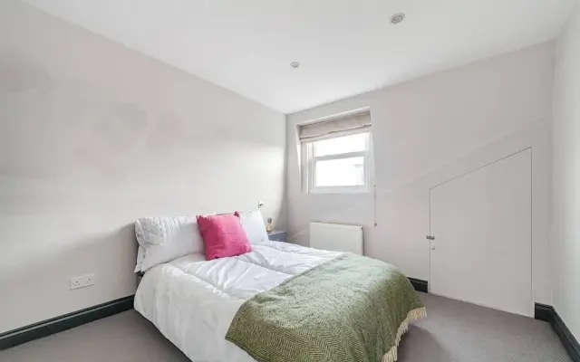 Colourful Southfields Charm