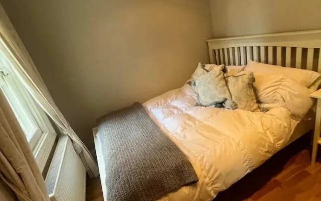 Modern Top Floor 2BD Flat - Kensington