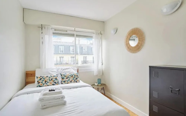 2 Bedroom Flat Centre de Paris - Eiffel Tower View
