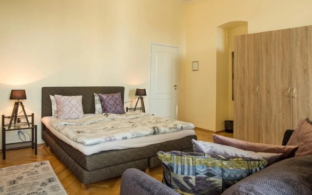 OldHouse Apartments