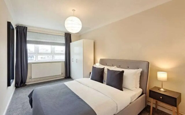 Comfy 6-sleeper Apt w/ Large Patio in W Kensington