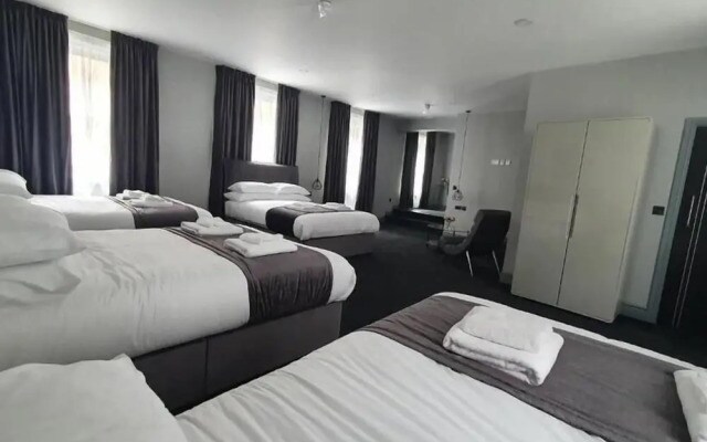 Hotel 105 by Hillcrest Hotel
