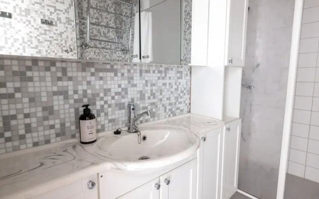 2ndhomes Bright 2BR Apartment