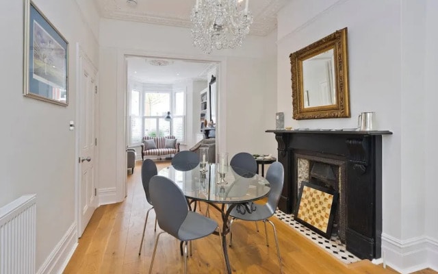 Spacious 4bed Home Battersea