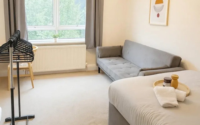 2 Bed Apartment - Sleeps 4 - Parking - Wifi