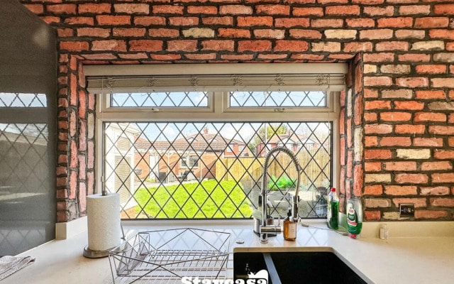 Beautiful Detached Villa - Jacuzzi Bath - Parking