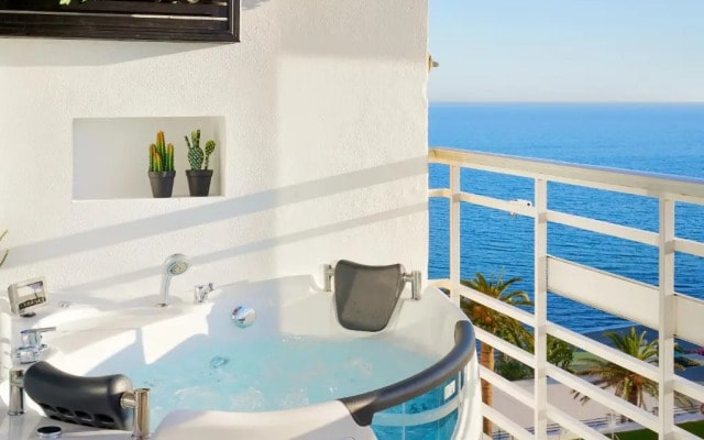 SUITE DEL MAR Luxury apartment with jacuzzi