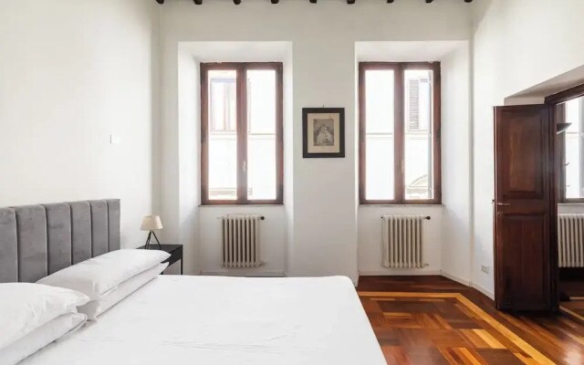 Campo De' Fiori Large And Beautiful Apartment