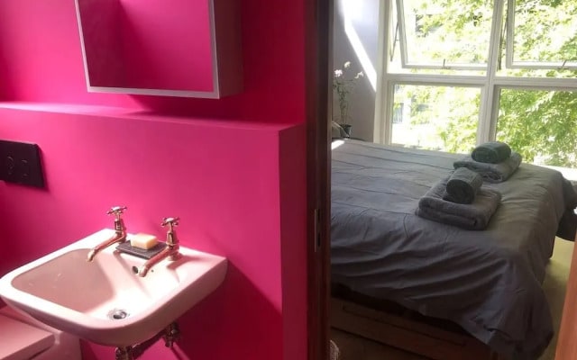 3-bed Flat w/ 2 Terraces in Hackney, East London!