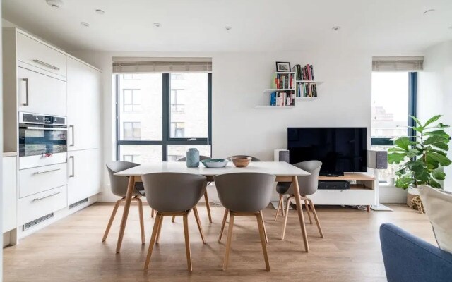 Modern Brixton Jewel Apartment