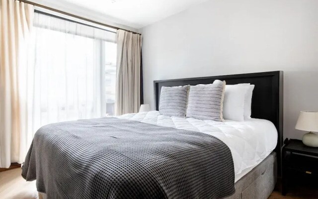 Sophisticated 2 Bedrooms by Spitafields