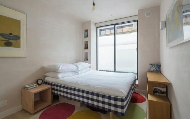 Blythe Road by Onefinestay