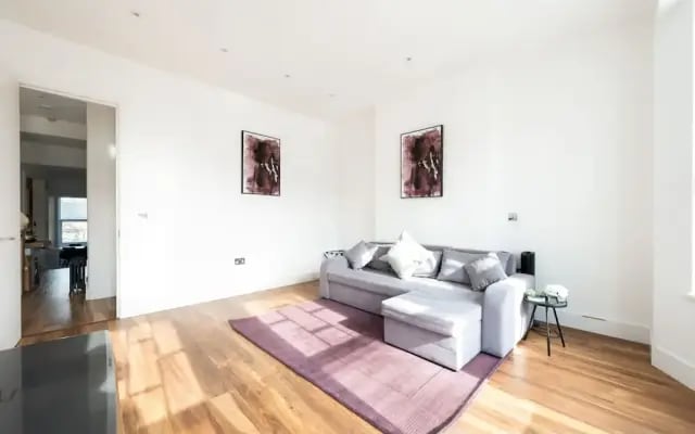 Stunning London Home - Newly Furnished Mhb352