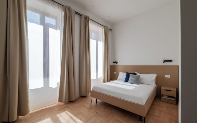 Large 6-Bed Stay near the Colosseum