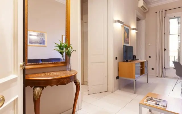 GAUDIR 6 · Soft and bright apartment w/terrace in Eixample