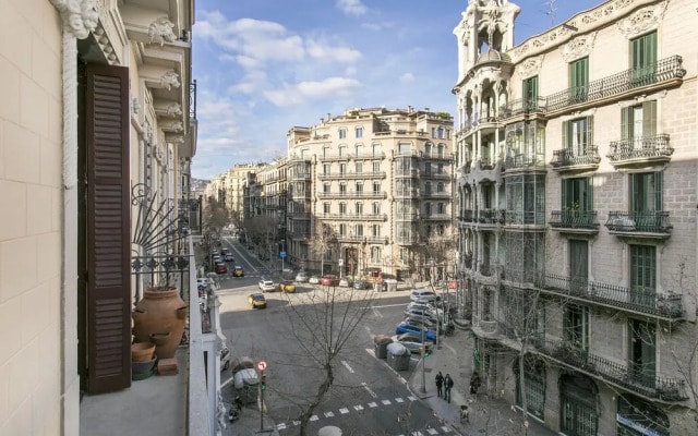 Spacious and luminous flat with balcony