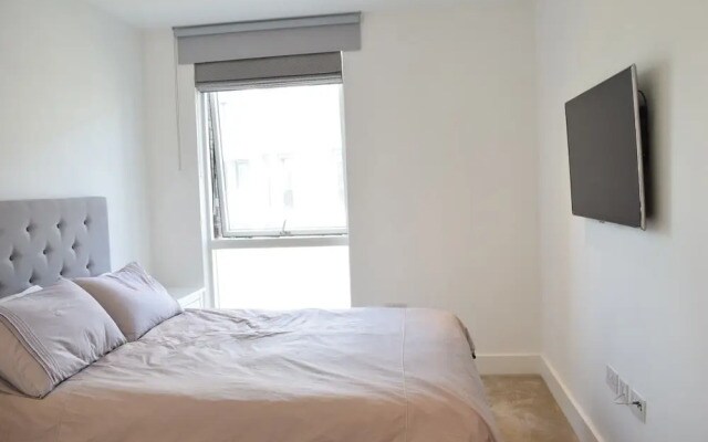 2 Bedroom Apartment in Canada Water