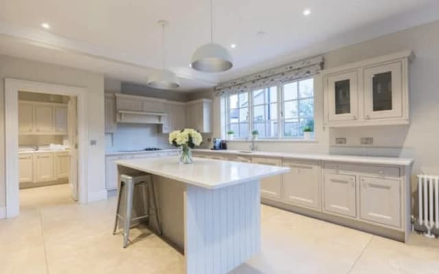 Stunning 5-bed House in London