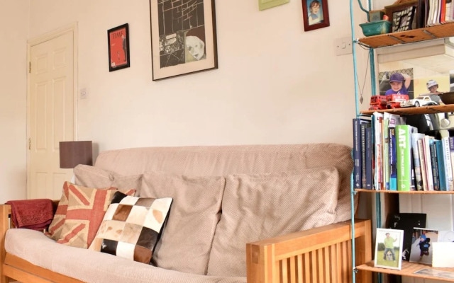 Spacious Studio Apartment in Portobello Road