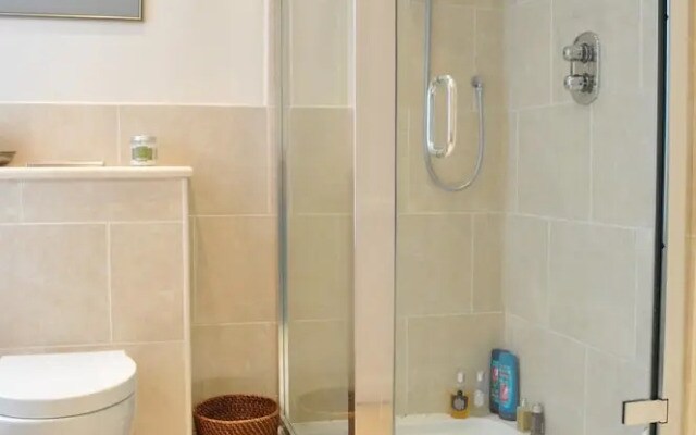 4 Bedroom Home In Battersea