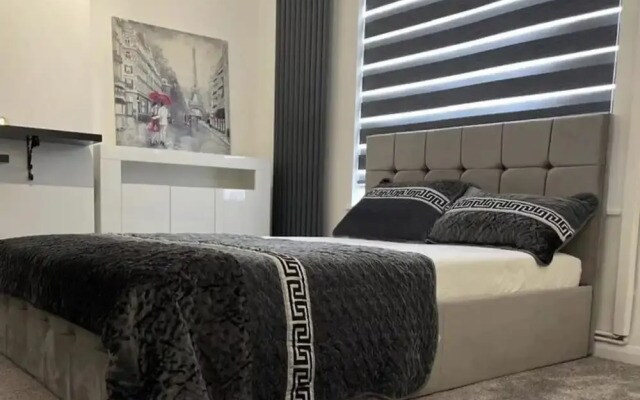 Uppamosluxurious London House With 4 Bedrooms