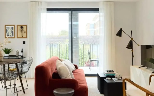 The Brondesbury Scenery Bright 1BDR Flat with Balcony & Parking