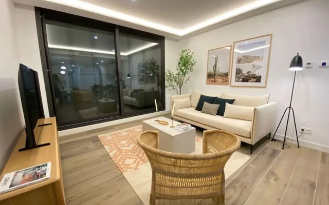 w Stylish 2BR w Sunny Terrace in Chueca