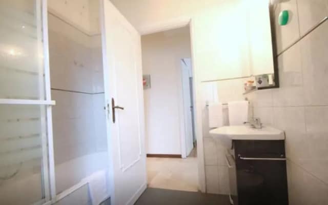 Robi's 1 Bed in Superb Location!