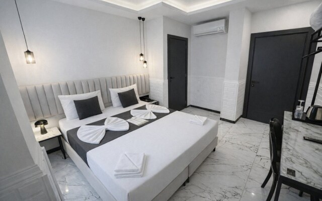 D Twins plus Hotel