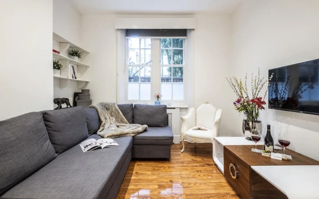 Bright Warwick Chambers Apartment - JPL