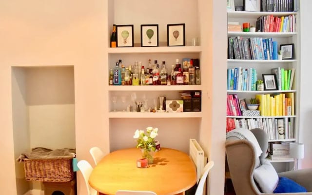Homely 1 Bedroom Flat in Battersea With Garden