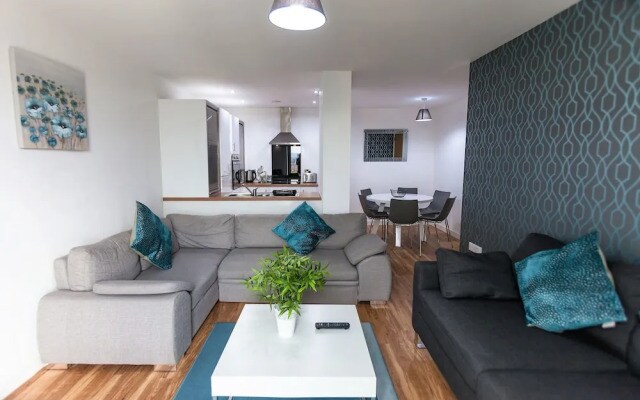 Beautiful 3 Bed Apartment in Media City