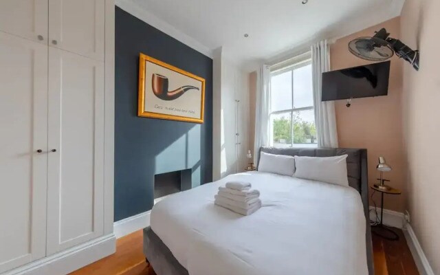 Stylish 2 Bedroom Home in Islington With Garden