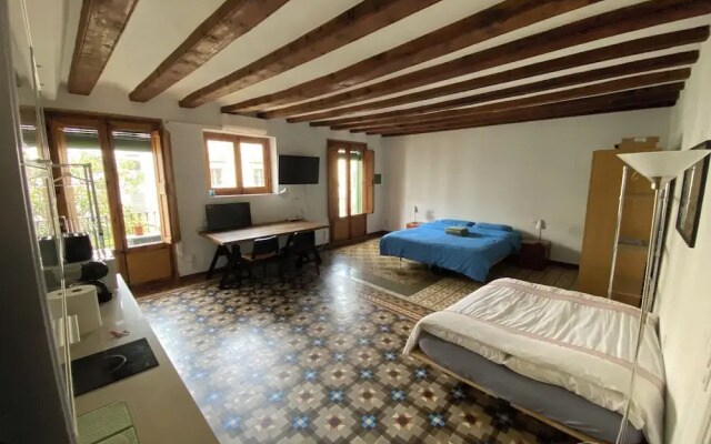 Lovely 2-bed Apartment in Barcelonas Best Location