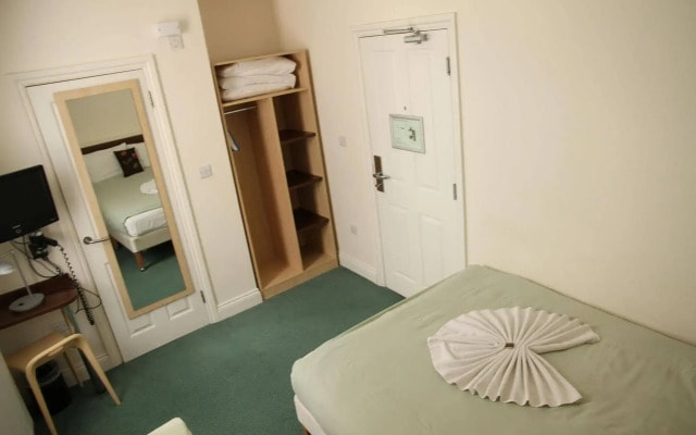 Отель Four Points Flex by Sheraton London Kensington Olympia