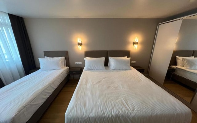 Weingart Suites Hotel