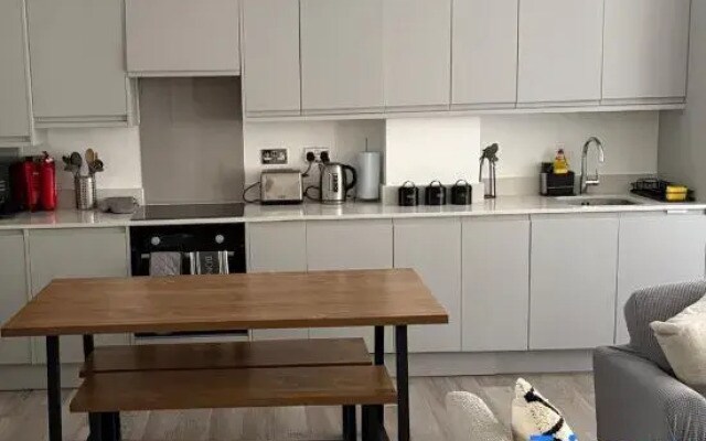 27 Edgewood Mews, London