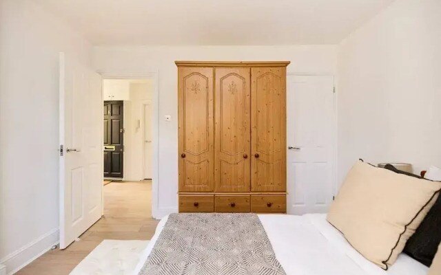 The Streatham Crib - Bright 2bdr Flat
