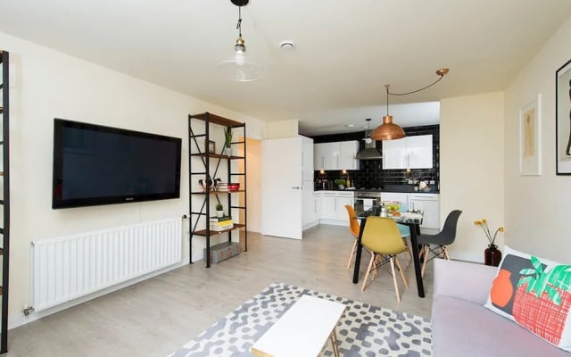 Bright and Spacious 2BR Flat in East London
