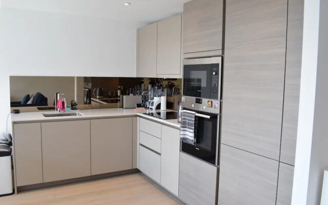 2 Bedroom Apartment in Canada Water
