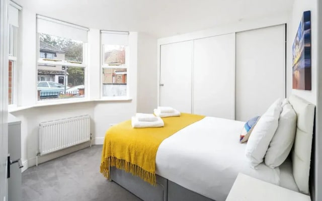 JOIVY 2-bed flat in West London