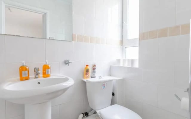 Spacious 3BD Flat, Close to Tube - Fulham!