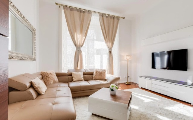 Luxury Riverside Apartments In The Center Of Prague