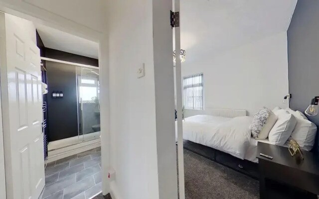 2 Bedroom House - Wifi - Parking - Pool Table