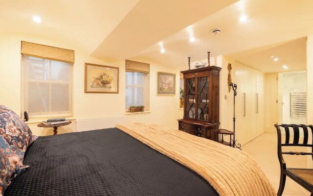 Paddington 7-bed 13-guest Massive House W/patio